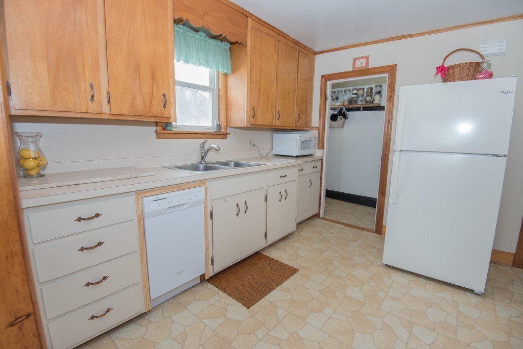 35 Gordon Street Worcester, MA 01604 - Photo 8 of 30 Gallery Image 8