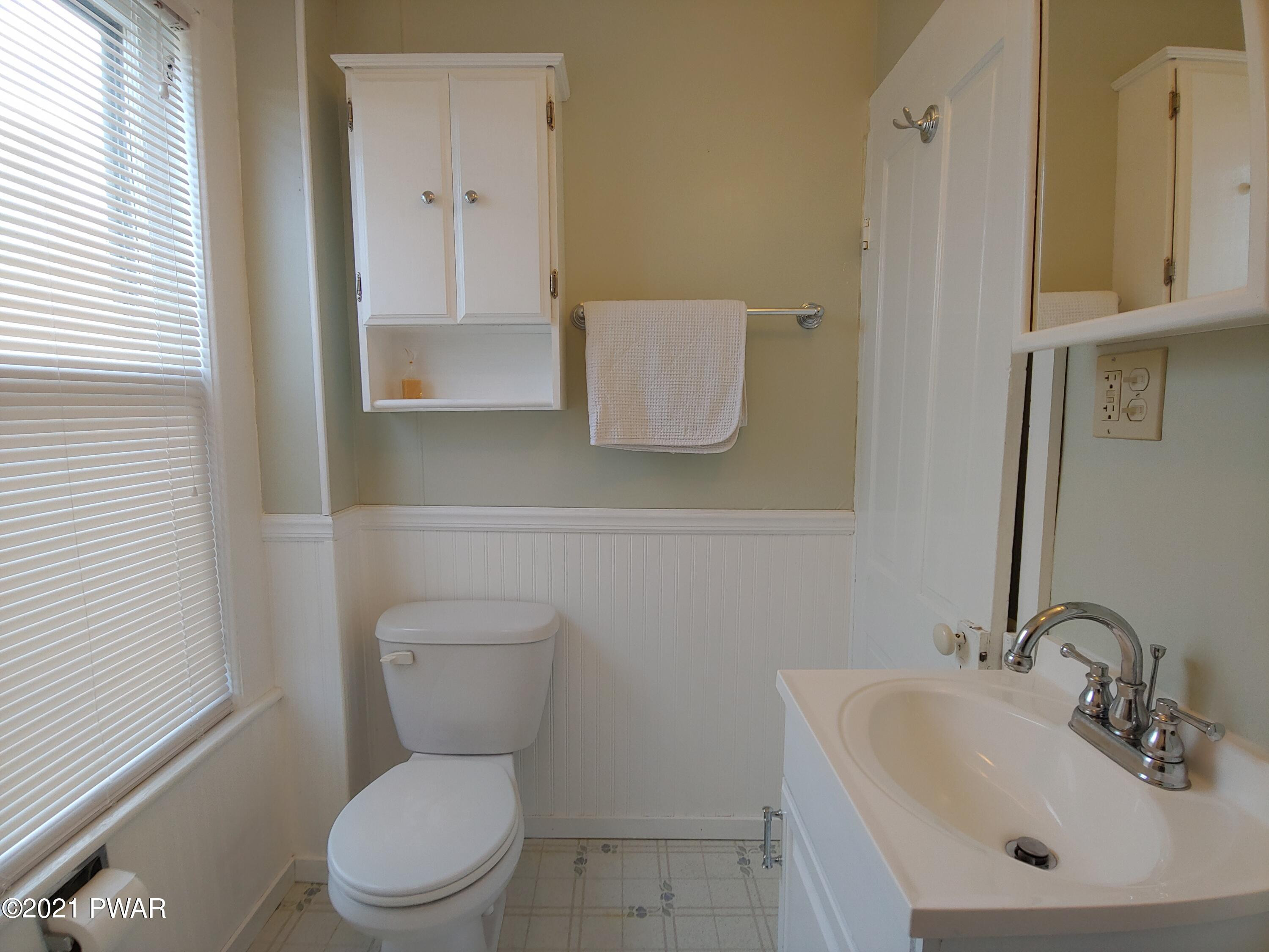 236 Ridge Street Honesdale, PA 18431 - Photo 47 of 51 Upstairs Full Bath