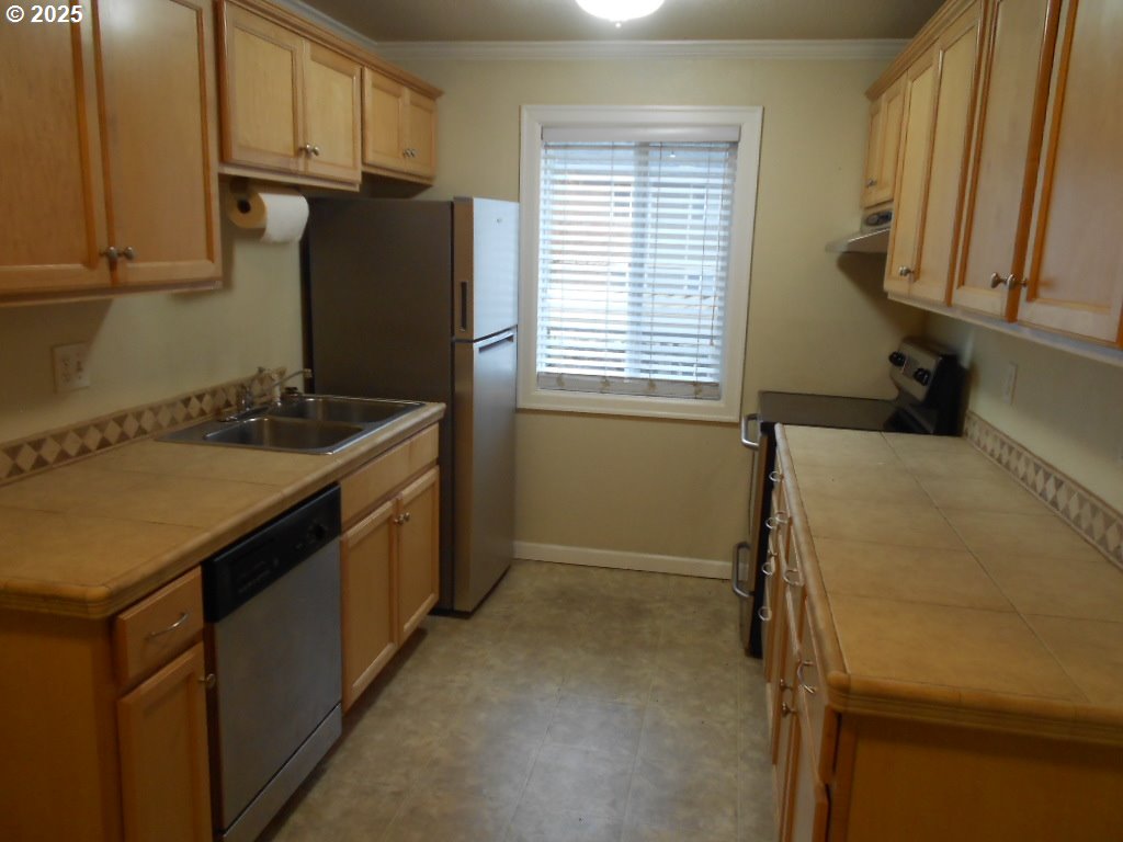 2680 Southwest 87th Avenue, Unit 8 Portland, OR 97225 - Photo 4 of 14