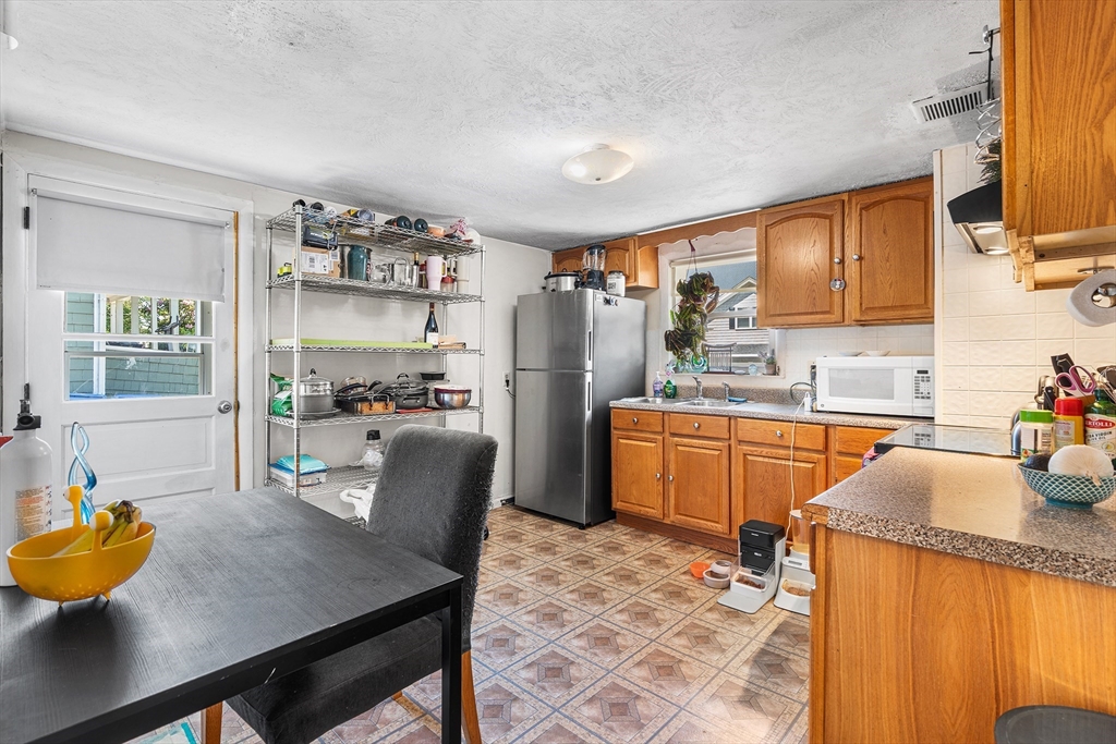 104 College Farm Road Waltham, MA 02451 - Photo 6 of 26