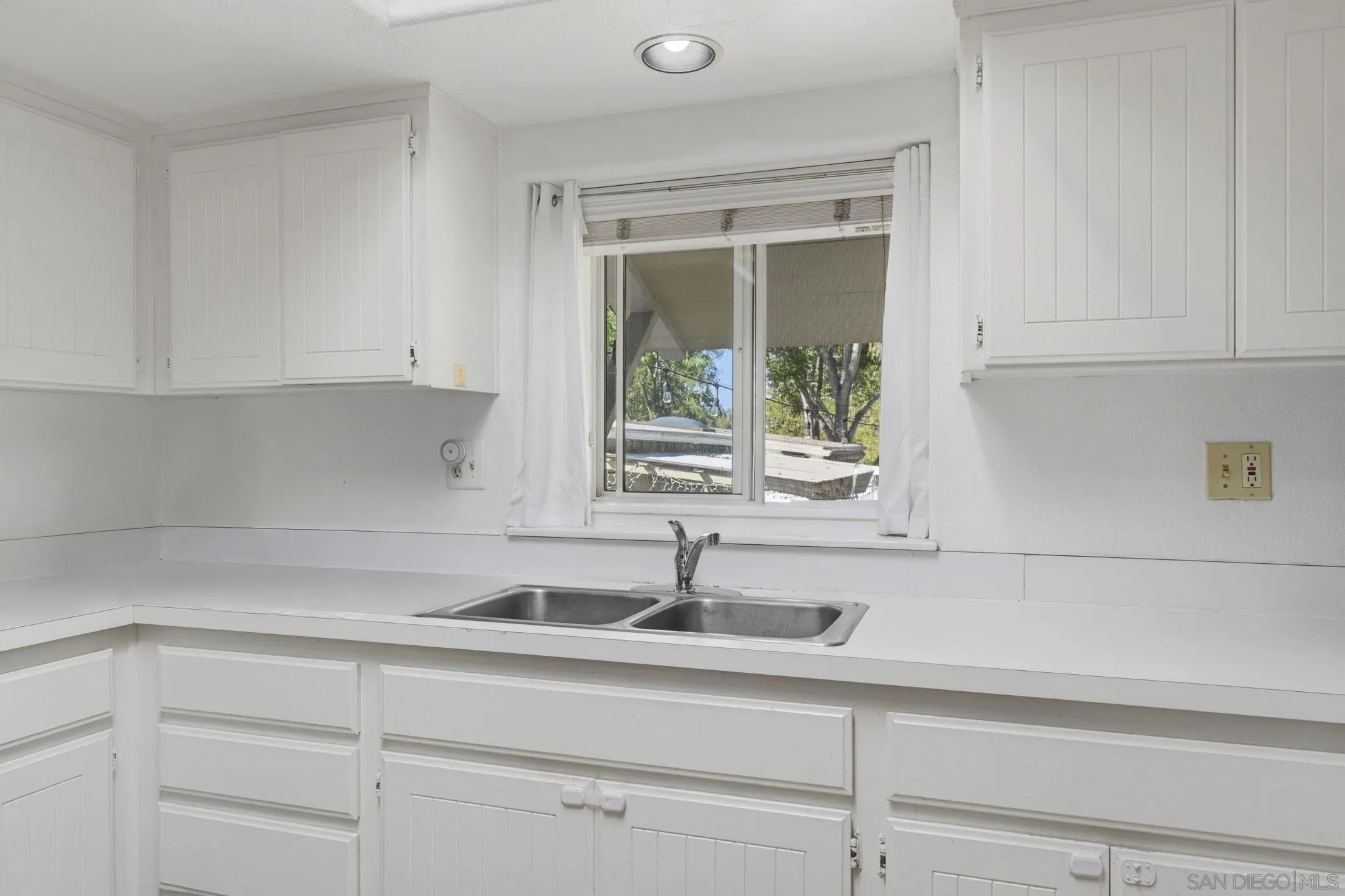 1521 Foothill Drive Vista, CA 92084 - Photo 13 of 52