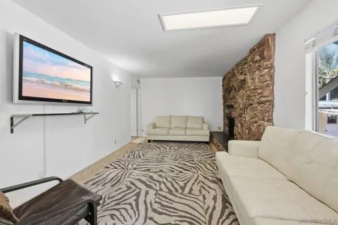 $895,000 | 1521 Foothill Drive, Vista, CA 92084