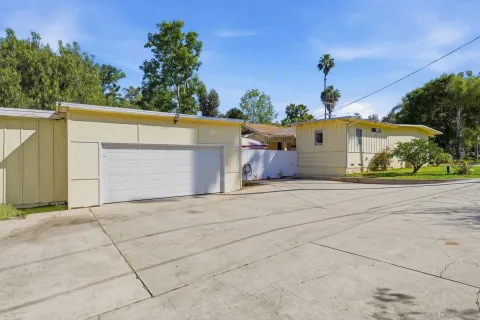 $895,000 | 1521 Foothill Drive, Vista, CA 92084
