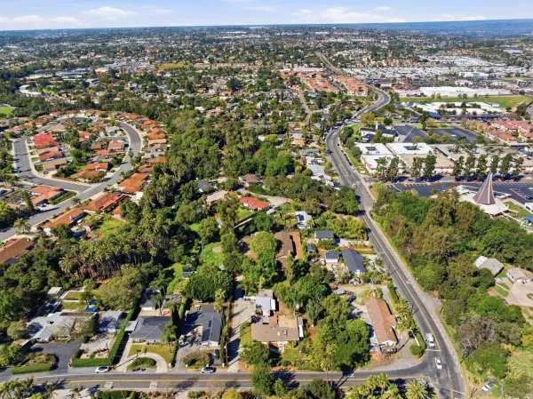 an aerial view of residential house with outdoor space and lake view