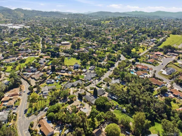 $895,000 | 1521 Foothill Drive, Vista, CA 92084