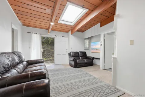 $895,000 | 1521 Foothill Drive, Vista, CA 92084