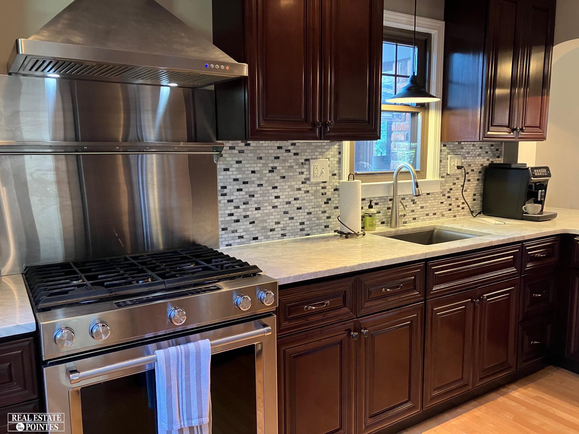 305 Kerby Road Grosse Pointe Farms, MI 48236 - Photo 12 of 40