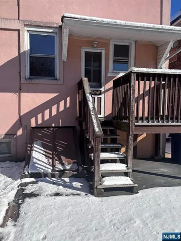a view of entryway with a front door