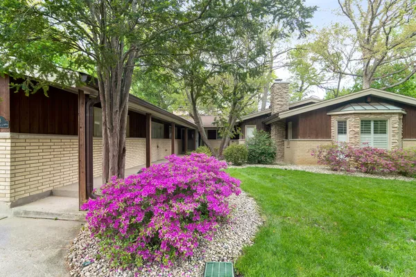 $1,095,000 | 28 Lancaster Lane, Lincolnshire, IL 60069