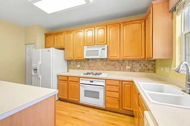 $325,000 | 5662 Cambridge Way, Hanover Park, IL 60133