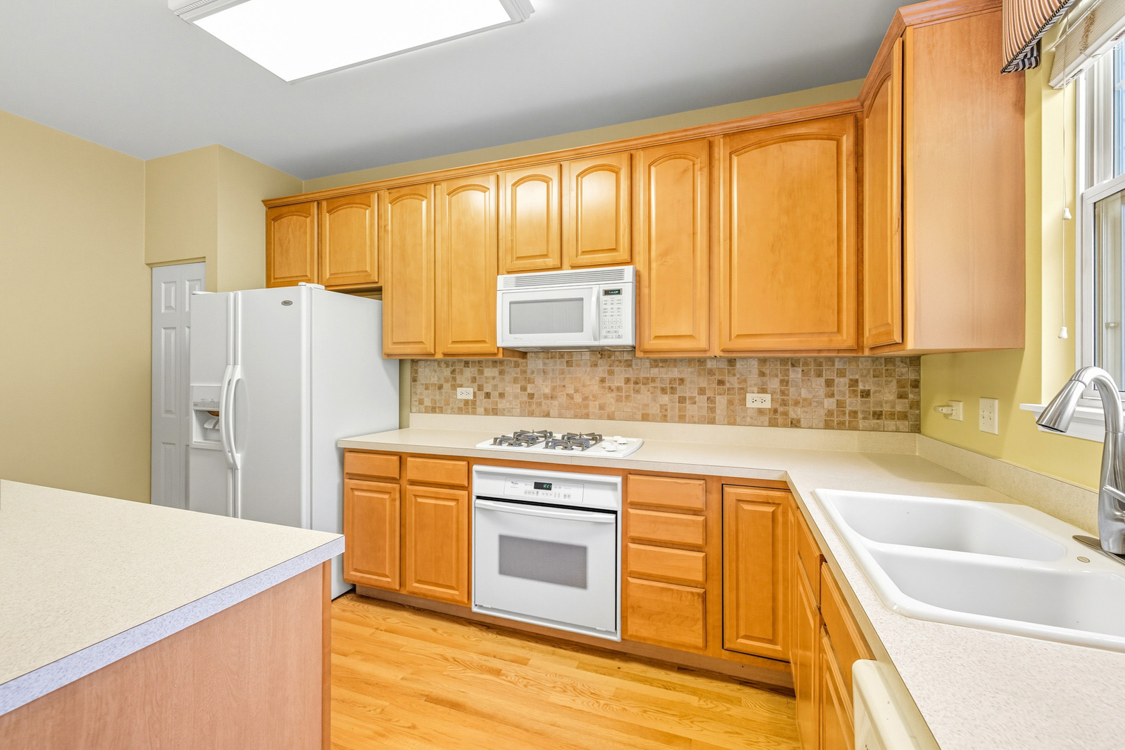 5662 Cambridge Way Hanover Park, IL 60133 - Photo 12 of 34 a kitchen with a stove a sink and a refrigerator