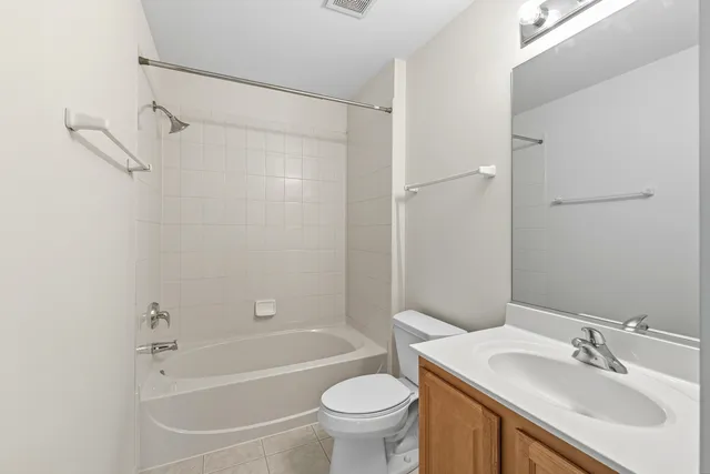 $325,000 | 5662 Cambridge Way, Hanover Park, IL 60133