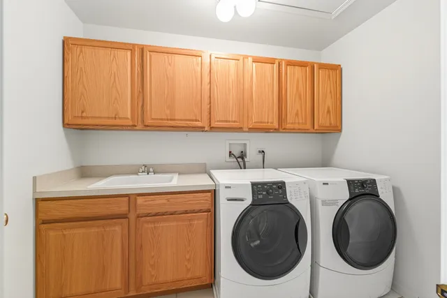 $325,000 | 5662 Cambridge Way, Hanover Park, IL 60133