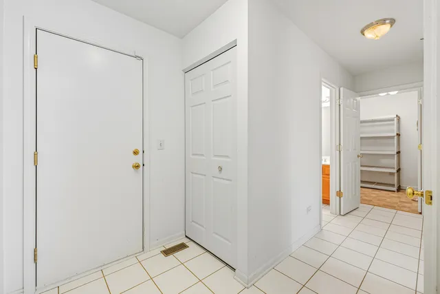 $325,000 | 5662 Cambridge Way, Hanover Park, IL 60133