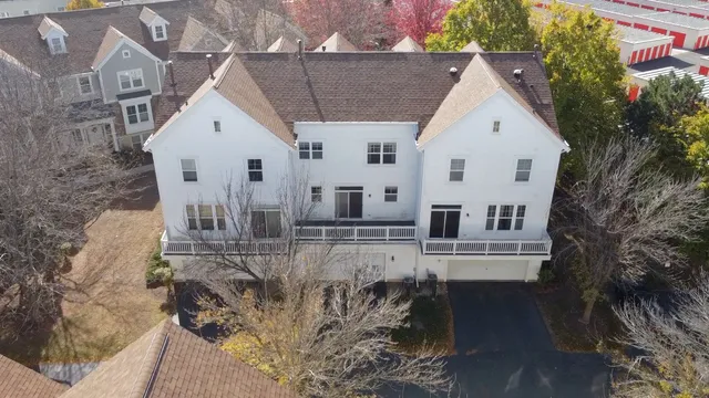 $325,000 | 5662 Cambridge Way, Hanover Park, IL 60133