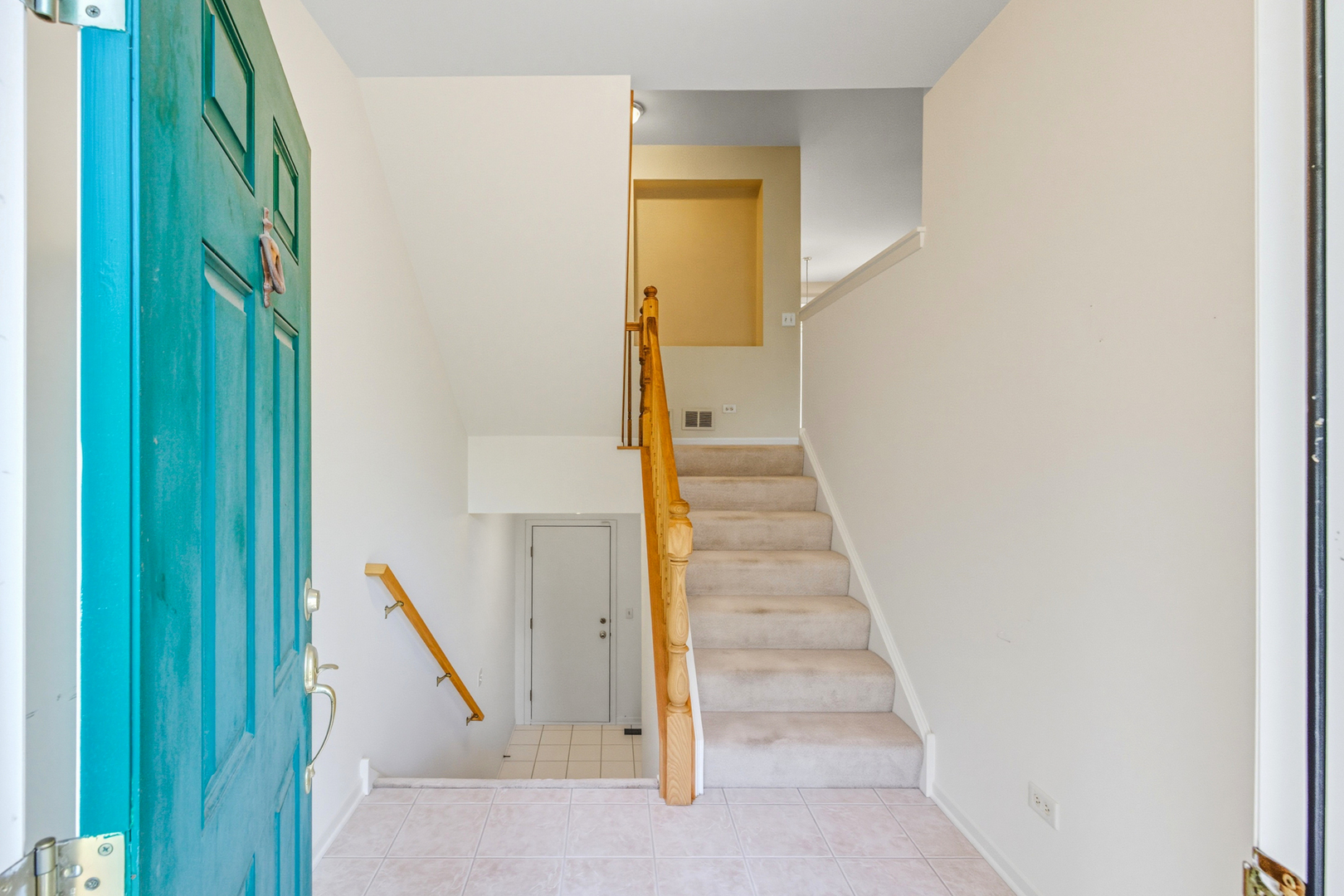 5662 Cambridge Way Hanover Park, IL 60133 - Photo 5 of 34 a view of a hallway with staircase