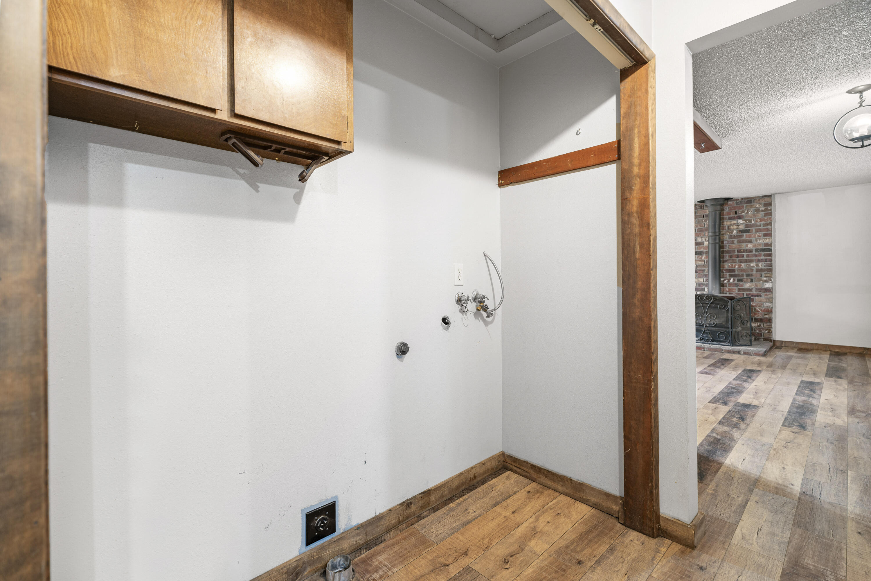 15969 Green Forest Road La Pine, OR 97739 - Photo 10 of 26 Laundry