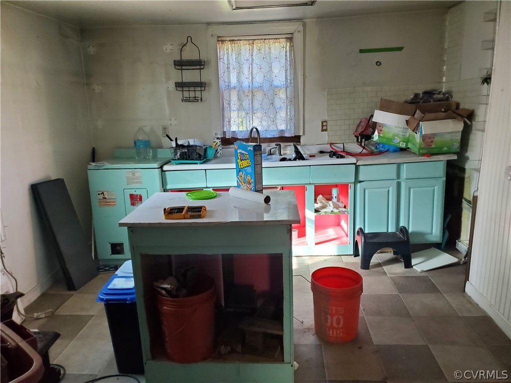 6402 Claypoint Road Chesterfield, VA 23832 - Photo 9 of 16 a room with furniture a rug toys and a window