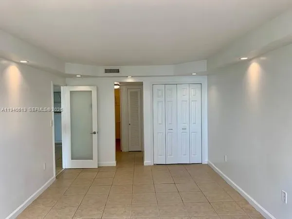 $3,100 | 5750 Collins Avenue, Unit 12H, Miami Beach, FL 33140