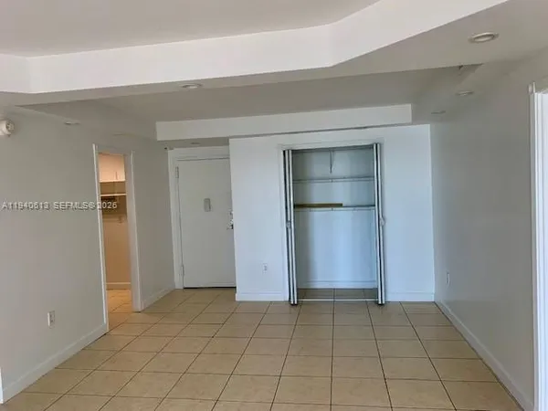 $3,100 | 5750 Collins Avenue, Unit 12H, Miami Beach, FL 33140