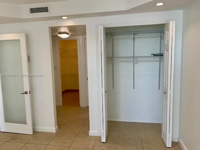 a view of a bathroom with a area