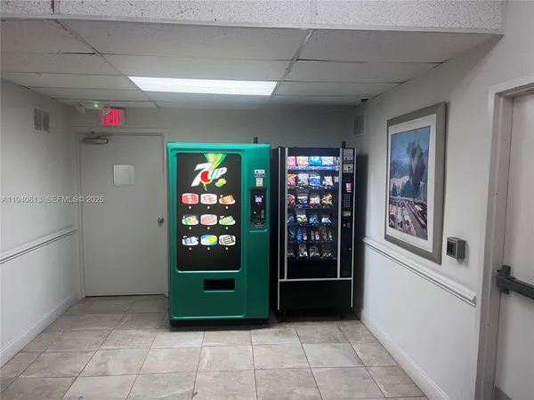 $3,100 | 5750 Collins Avenue, Unit 12H, Miami Beach, FL 33140