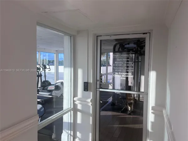 $3,100 | 5750 Collins Avenue, Unit 12H, Miami Beach, FL 33140