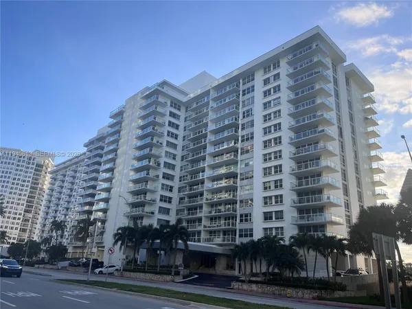 $3,100 | 5750 Collins Avenue, Unit 12H, Miami Beach, FL 33140