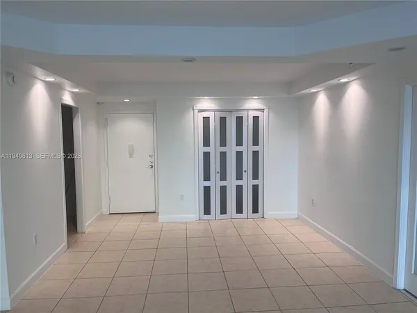 $3,100 | 5750 Collins Avenue, Unit 12H, Miami Beach, FL 33140