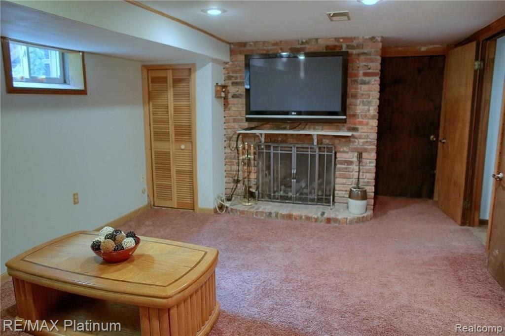 2217 Pleasant Ridge Howell, MI 48843 - Photo 13 of 36