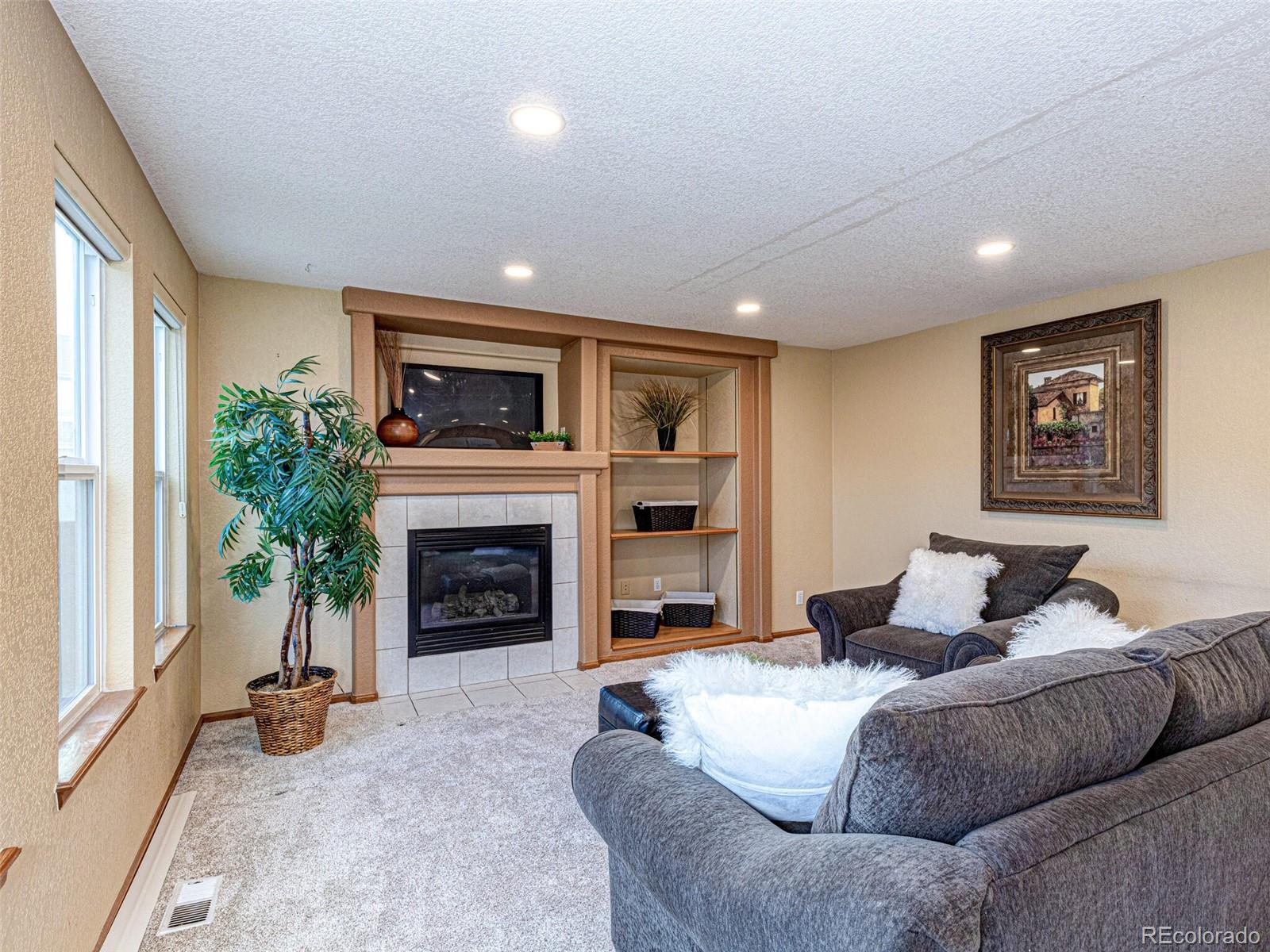 9875 Sylvestor Road Highlands Ranch, CO 80129 - Photo 8 of 35