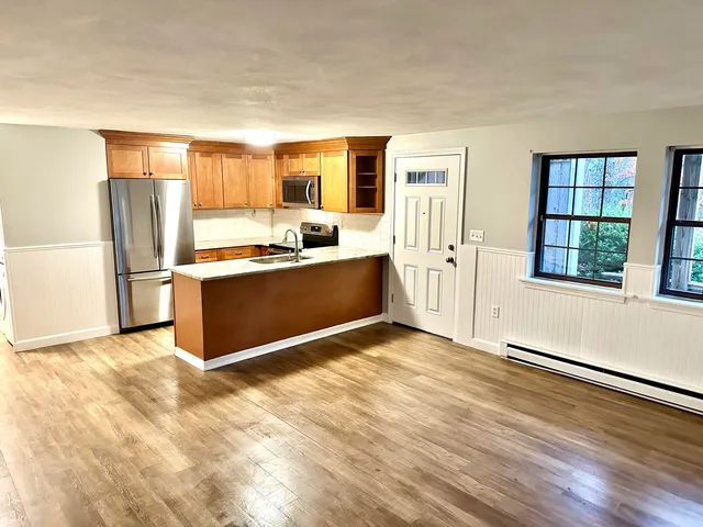 $2,400 | 35 Ashumet Road, Unit 10B, Mashpee, MA 02649