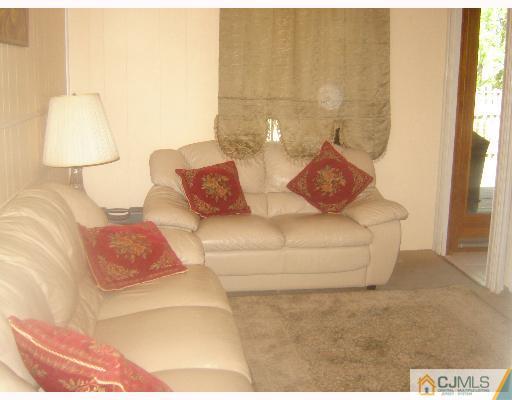 49 Kingsley Road Kendall Park, NJ 08824 - Photo 5 of 8 Gallery Image 5