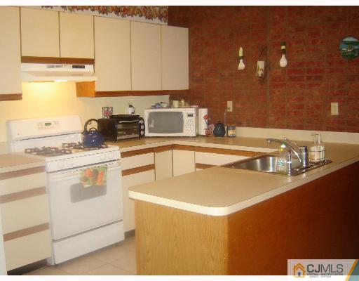 49 Kingsley Road Kendall Park, NJ 08824 - Photo 6 of 8 Gallery Image 6
