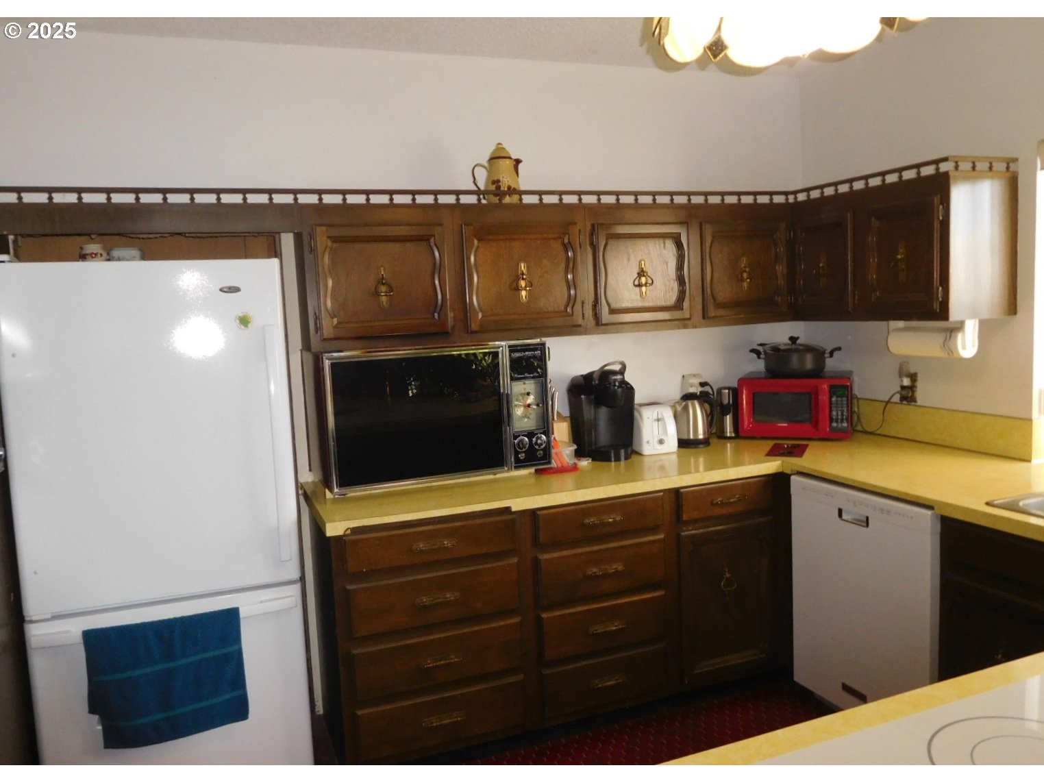 117 North Main Street Milton Freewater, OR 97862 - Photo 16 of 21 a kitchen with a sink and cabinets