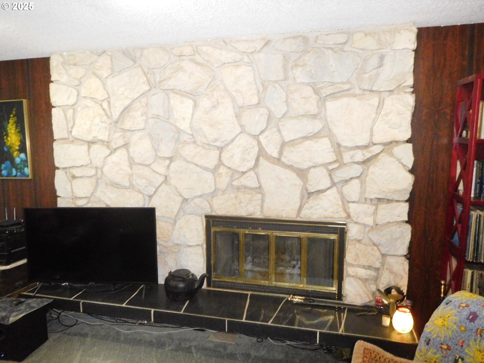 117 North Main Street Milton Freewater, OR 97862 - Photo 20 of 21 a living room with a flat screen tv and a fireplace