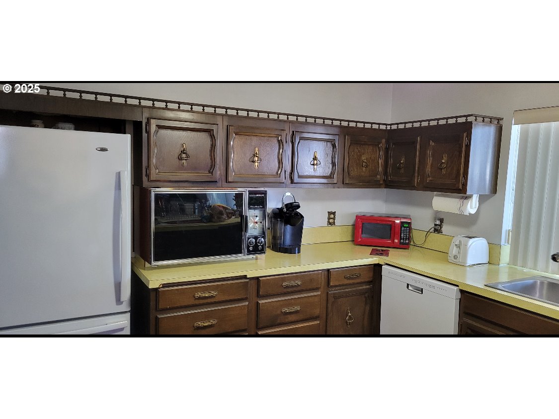 117 North Main Street Milton Freewater, OR 97862 - Photo 21 of 21 a kitchen with granite countertop a refrigerator and a sink