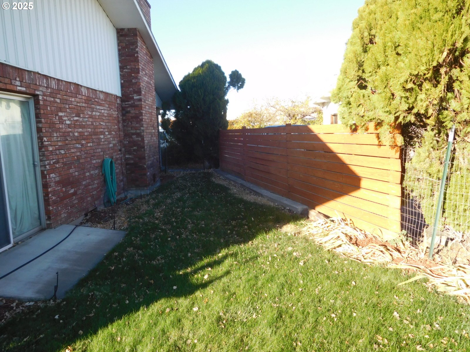 117 North Main Street Milton Freewater, OR 97862 - Photo 3 of 21 a view of a backyard of the house
