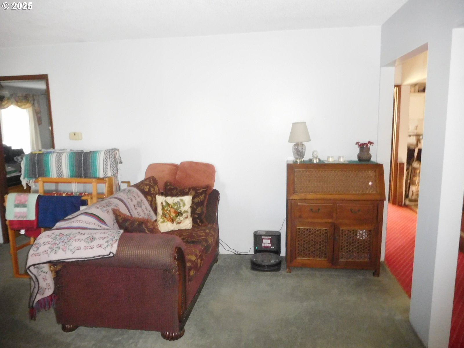 117 North Main Street Milton Freewater, OR 97862 - Photo 6 of 21 a living room with furniture and a gate