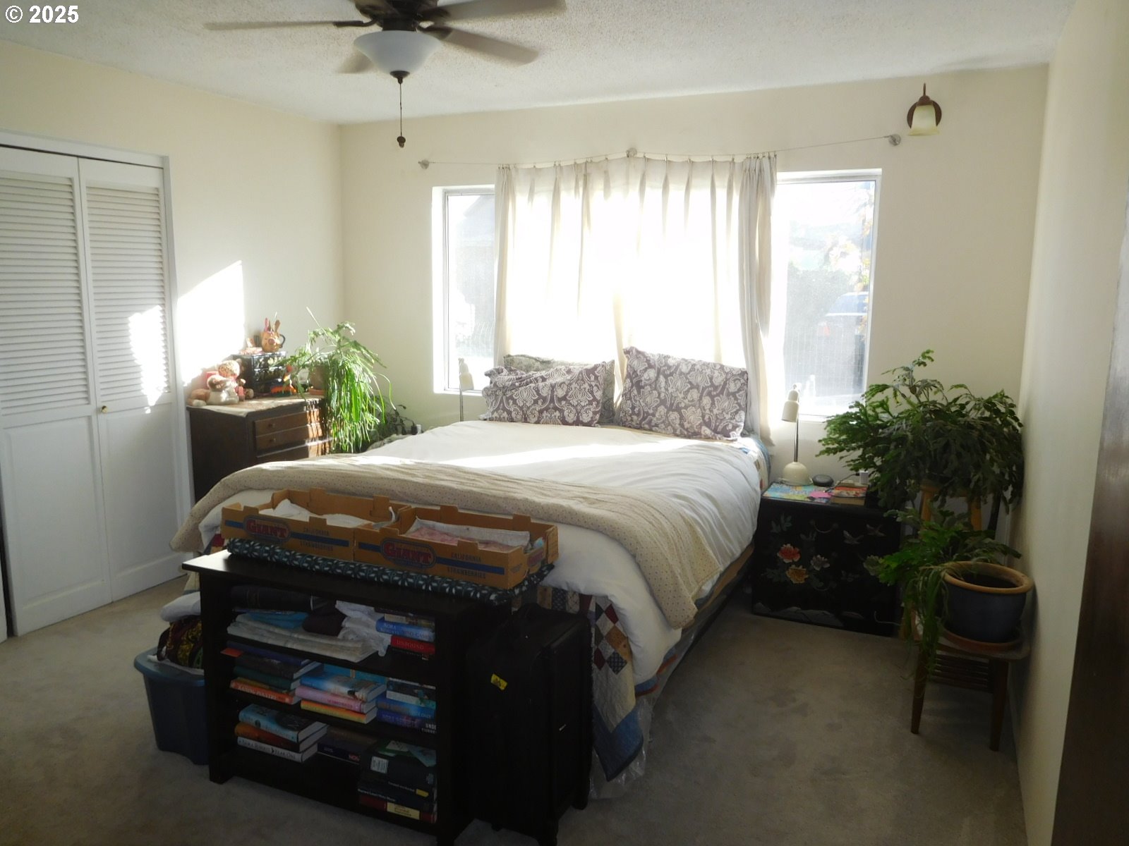 117 North Main Street Milton Freewater, OR 97862 - Photo 7 of 21 a bedroom with a bed table chair and a window