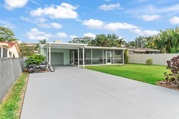 $595,000 | 120 Southeast 3rd Avenue, Dania Beach, FL 33004