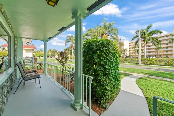 $595,000 | 120 Southeast 3rd Avenue, Dania Beach, FL 33004