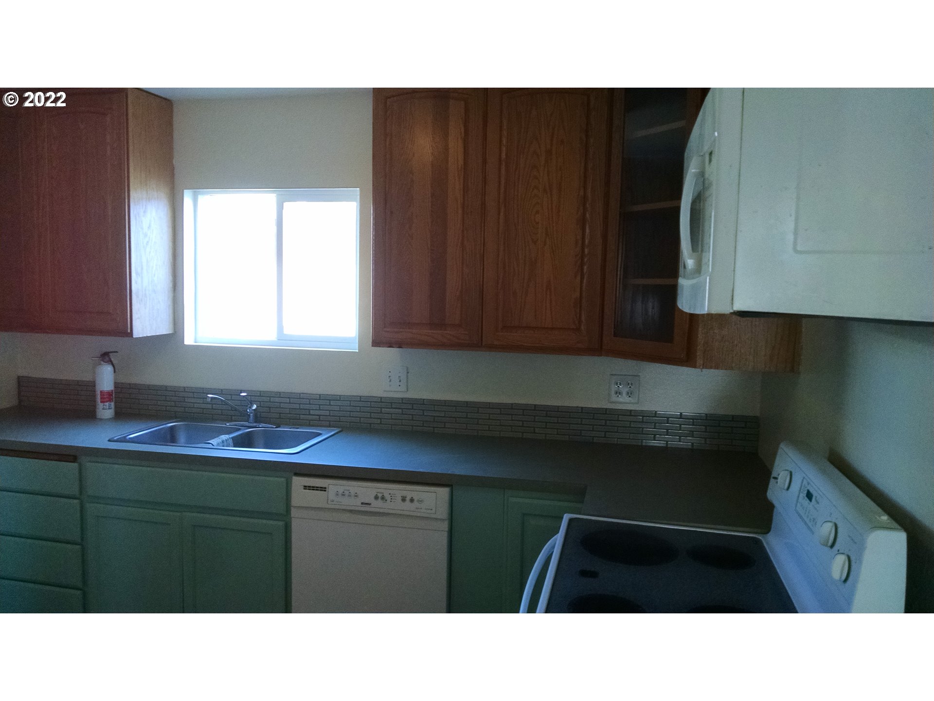 1769 Inland Way Springfield, OR 97477 - Photo 7 of 8