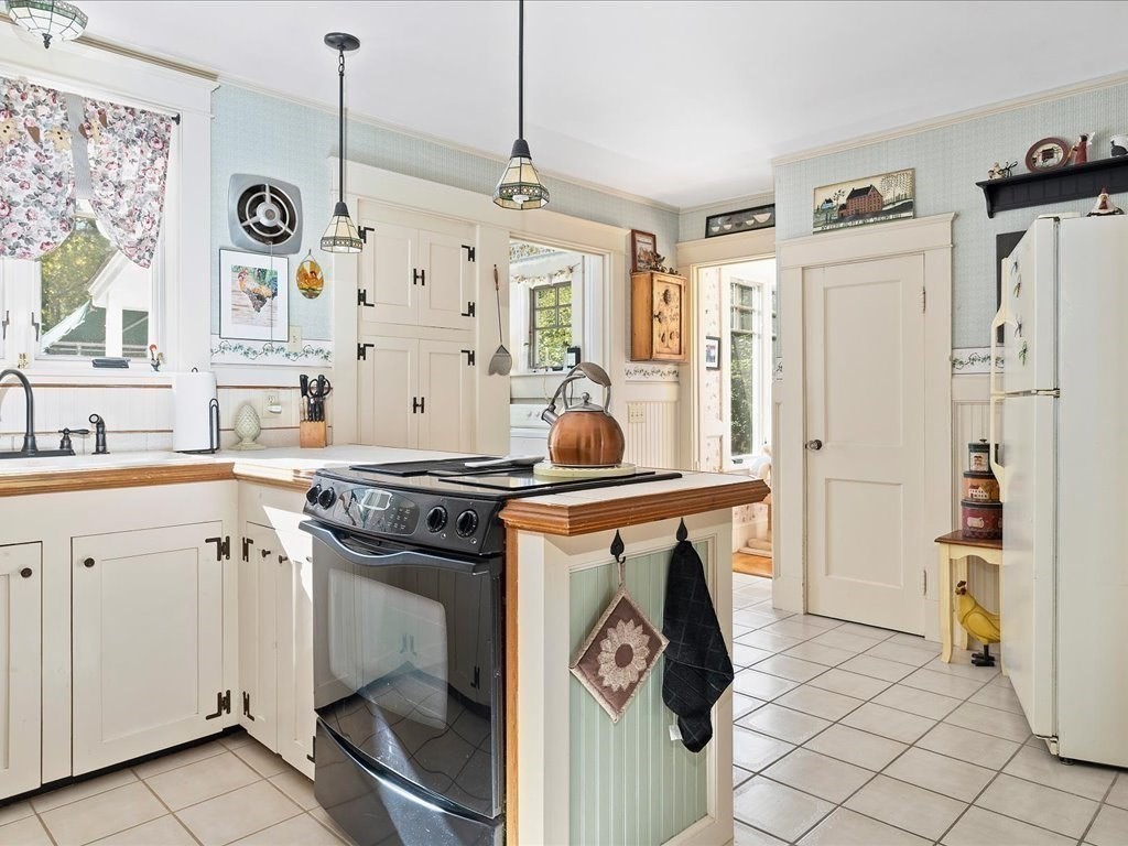 208 Old Warren Road Swansea, MA 02777 - Photo 16 of 27 Gallery Image 16
