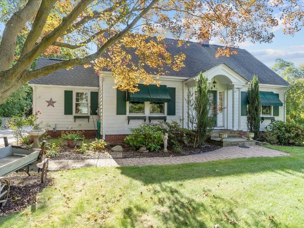 208 Old Warren Road Swansea, MA 02777 - Photo 2 of 27 Gallery Image 2