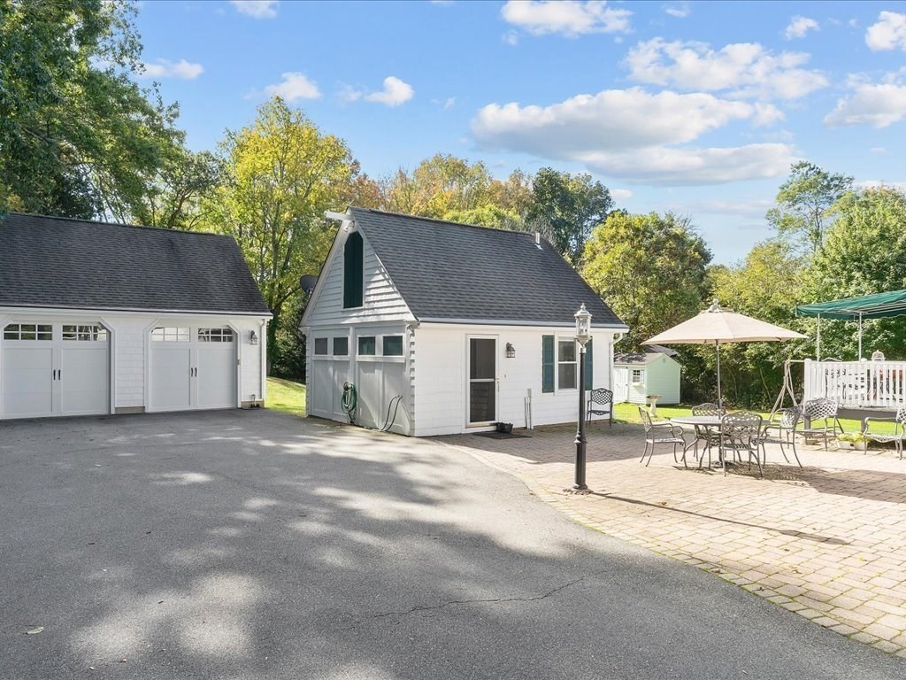 208 Old Warren Road Swansea, MA 02777 - Photo 6 of 27 Gallery Image 6
