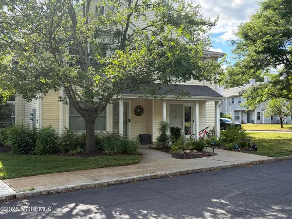 $470,000 | 201 Paddington Court, Manalapan, NJ 07726