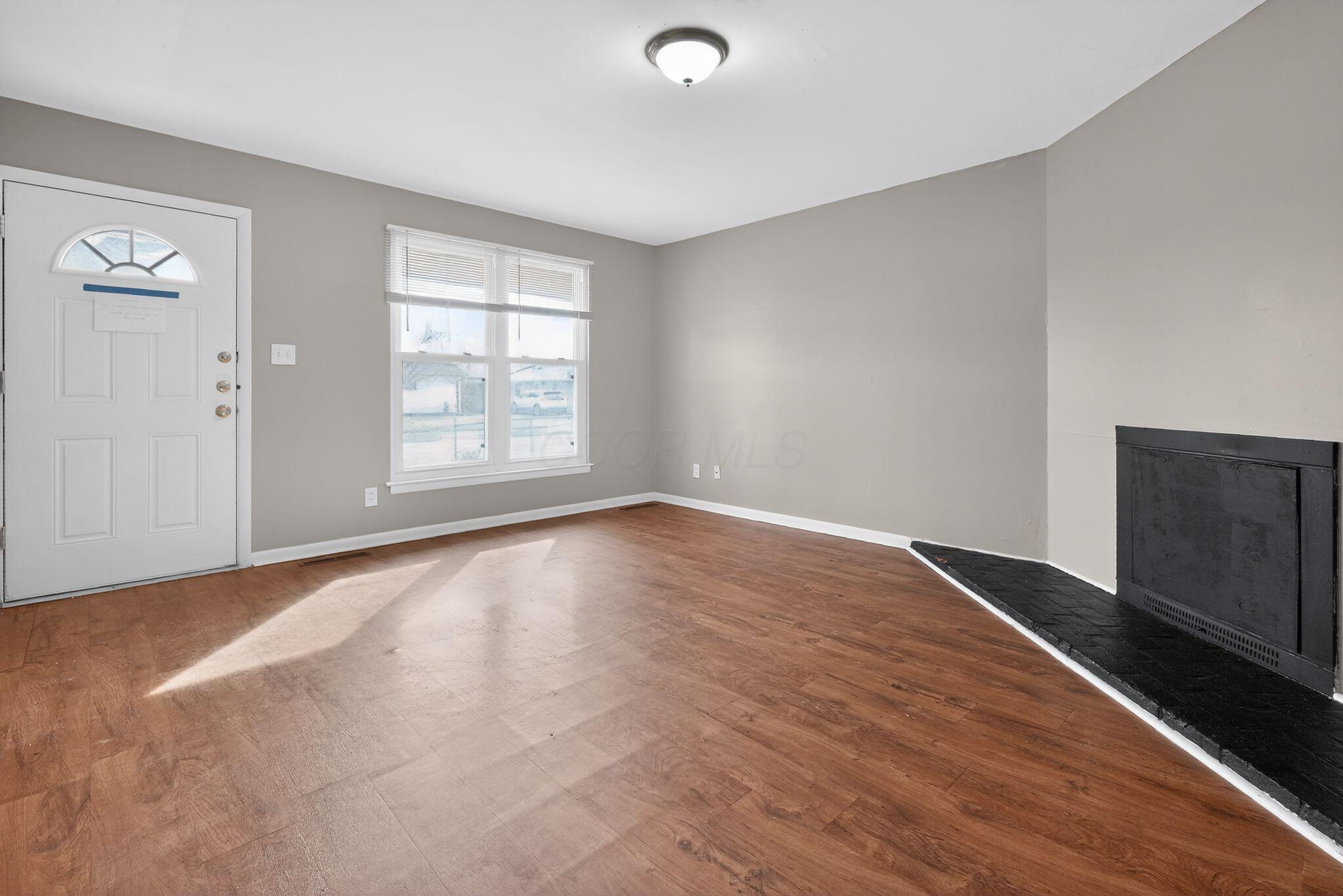 212 East Alcott Road Columbus, OH 43207 - Photo 2 of 31 07_212_E_Alcott_Rd_Columbus_OH_43207-Foy