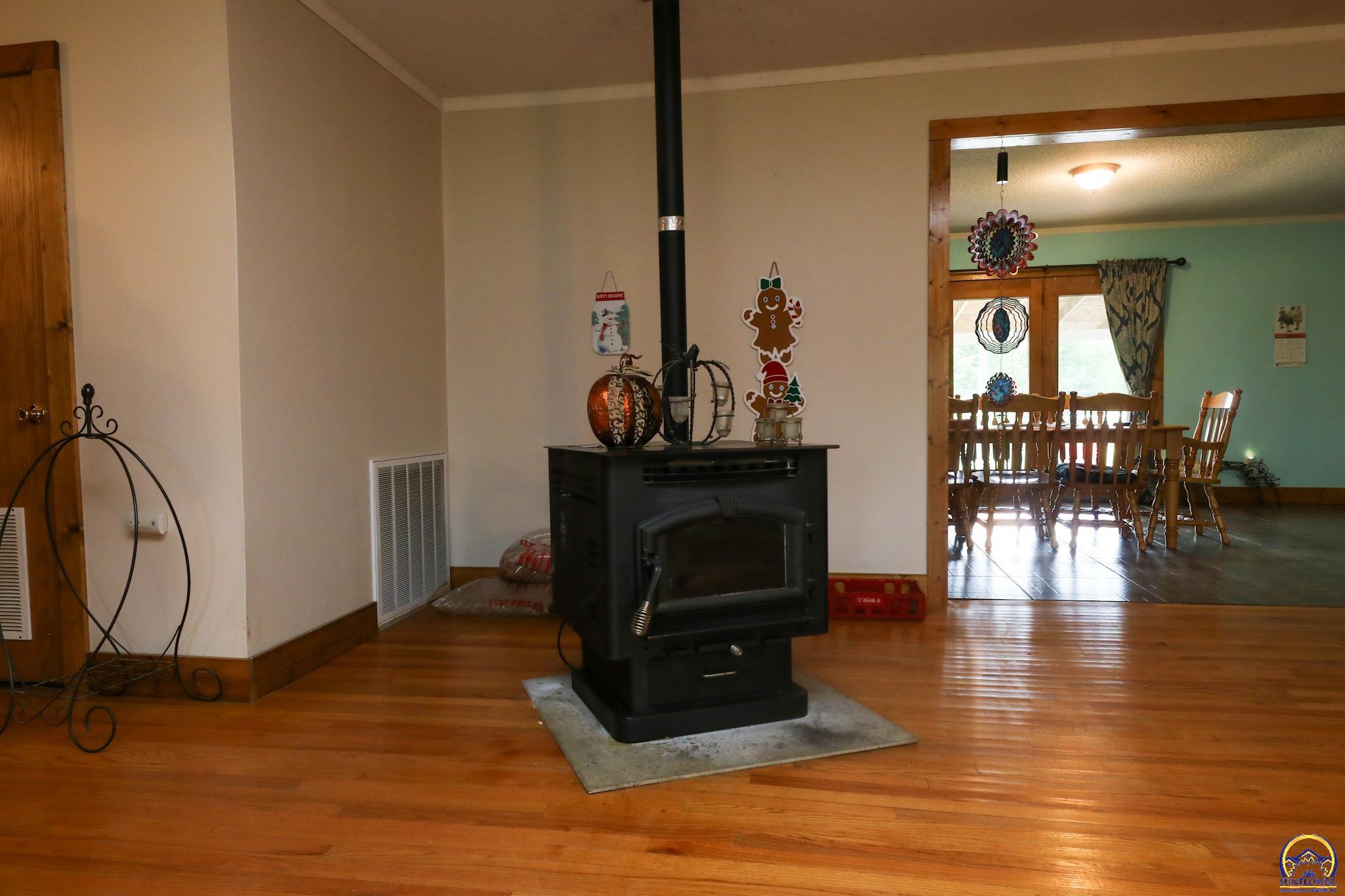 1673 Rd V6 Emporia, KS 66801 - Photo 11 of 58 Pellatt Stove