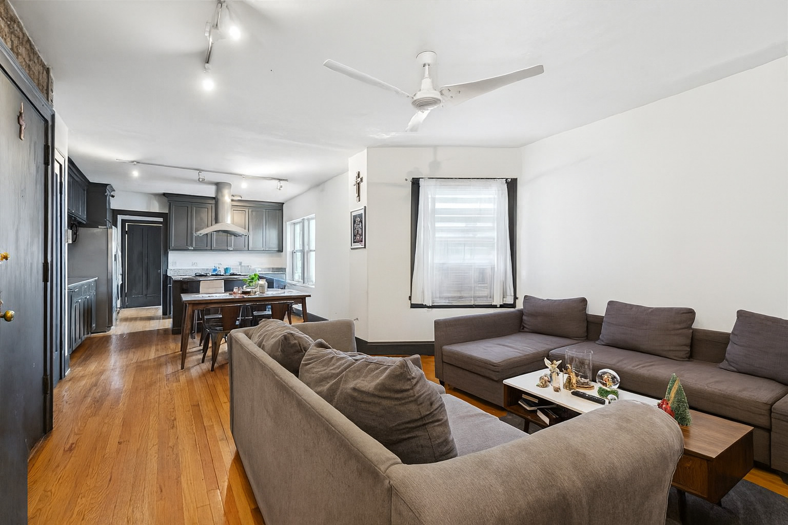 6238 North Broadway, Unit 3N Chicago, IL 60660 - Photo 2 of 13